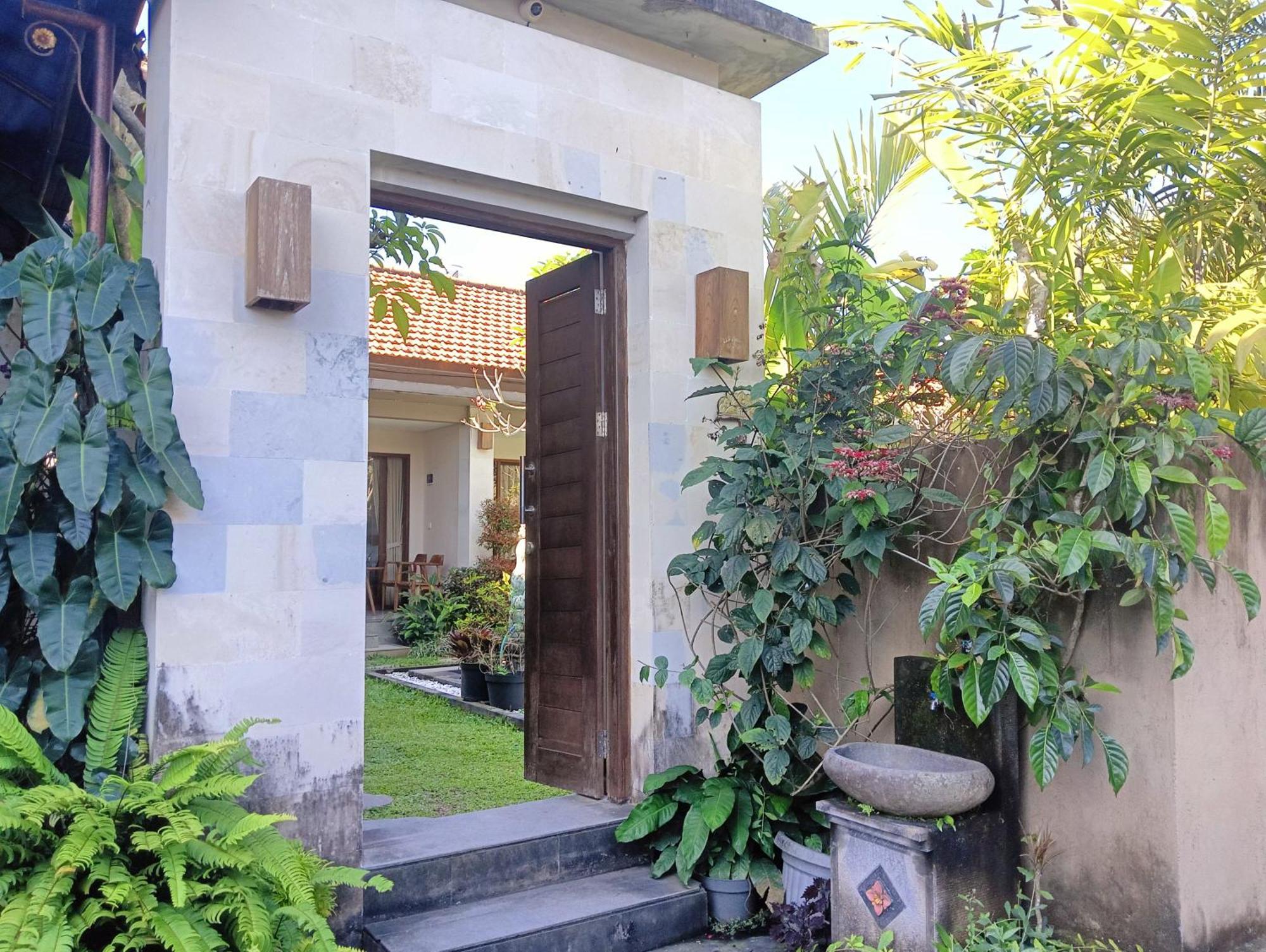 Kama Ayu Bungalow Ubud Esterno foto